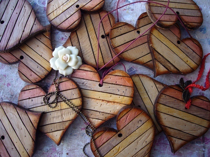 La belleza de las vetas de la madera son muy decorativas, con las  manualidades con reciclaje, ofrecen TECNICAS para imi…